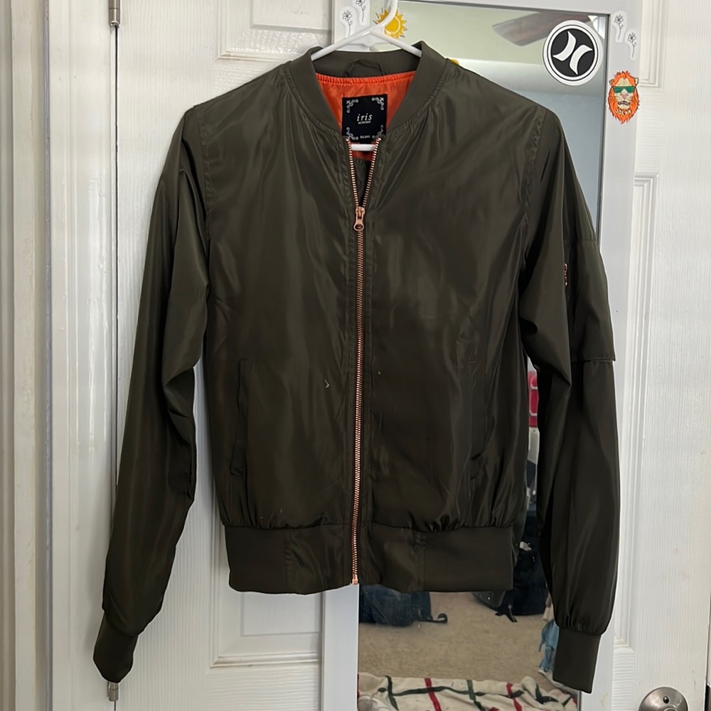 Army green windbreaker jacket in size small.